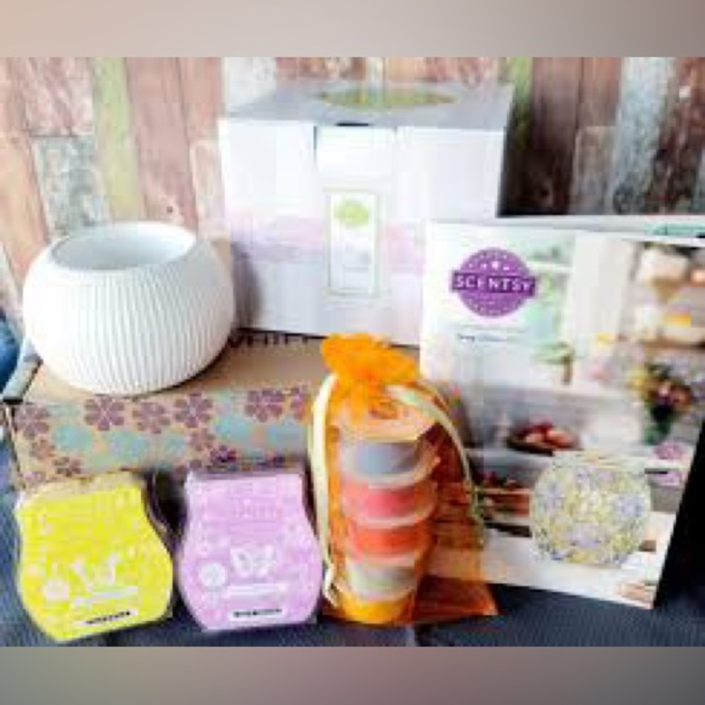 Scentsy Whiff Box Monthly Mystery Box | March 2025
